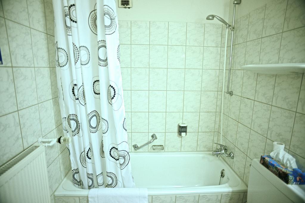 Hotel Marienhof Duesseldorf Neuss Bagian luar foto