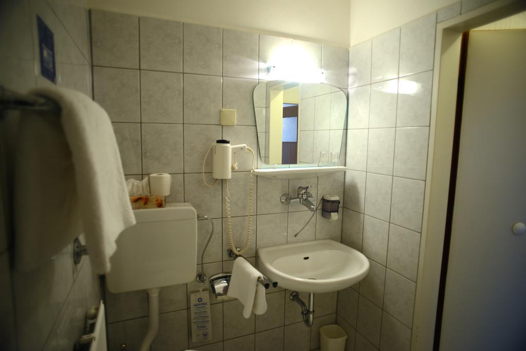 Hotel Marienhof Duesseldorf Neuss Bagian luar foto