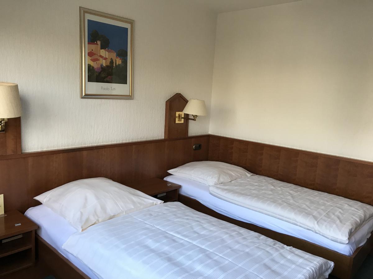 Hotel Marienhof Duesseldorf Neuss Bagian luar foto